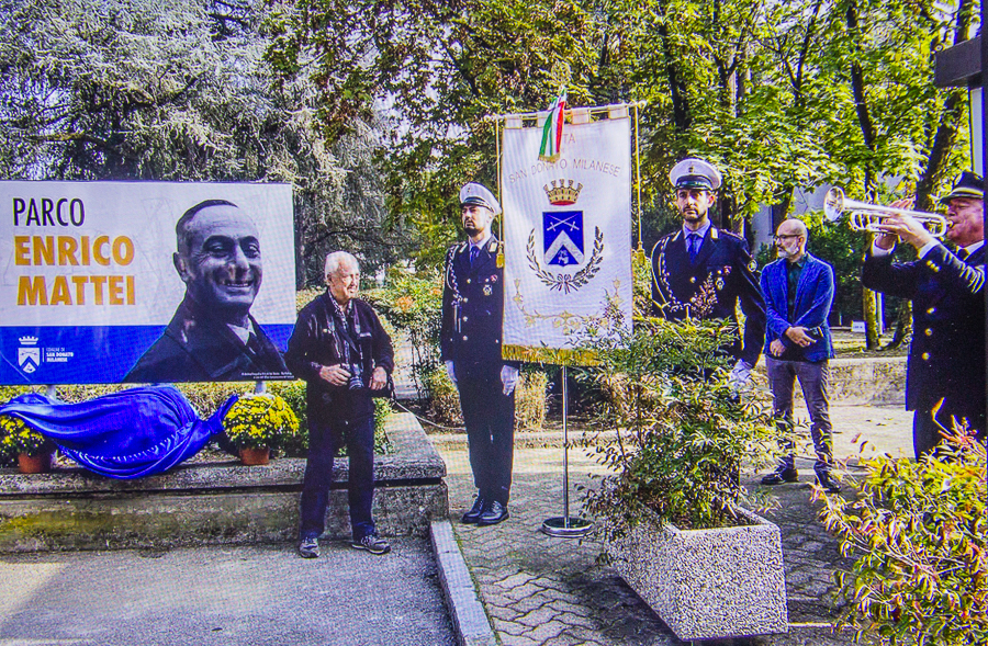 <div></div>